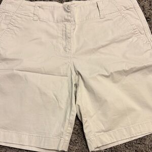 Vineyard Vines Light Cream Cotton Shorts Size 10 Women EUC